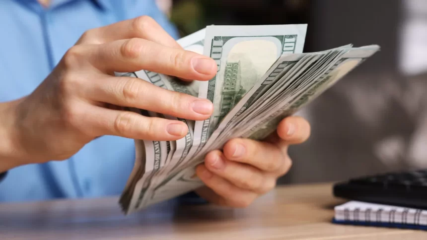 empresario-vende-negocio-e-da-bonus-de-1,5-bilhoes-aos-funcionarios