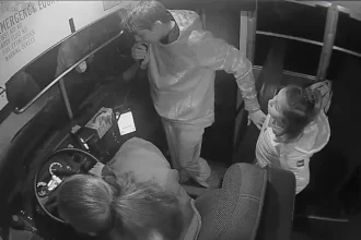 “assustador”:-irmaos-ajudam-motorista-escolar-durante-emergencia-nos-eua