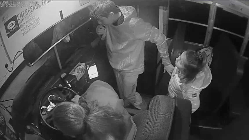 “assustador”:-irmaos-ajudam-motorista-escolar-durante-emergencia-nos-eua