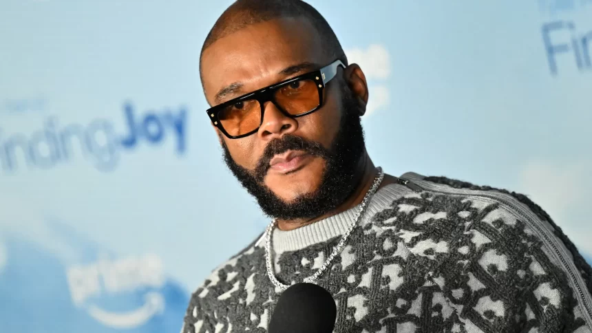 diretor-tyler-perry-e-acusado-de-assedio-sexual-por-ator-de-um-de-seus-filmes,-diz-revista