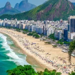 ultraleve-cai-no-mar-na-praia-de-copacabana