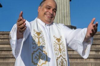 padre-omar,-reitor-do-santuario-cristo-redentor,-faz-show-na-lagoa