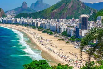 ultraleve-cai-no-mar-na-praia-de-copacabana