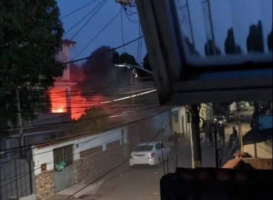 duas-criancas,-de-4-e-2-anos,-morrem-apos-casa-pegar-fogo-em-sepetiba