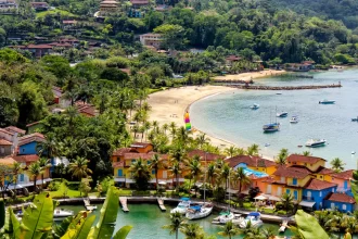 explosao-em-lancha-deixa-ao-menos-cinco-feridos-em-angra-dos-reis