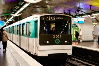 suspeito-de-ataque-a-faca-em-paris-e-internado-em-hospital-psiquiatrico