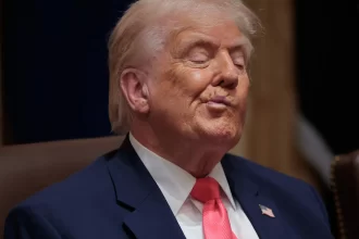 trump-conversa-com-putin-antes-de-se-reunir-com-zelenski