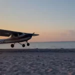 empresa-de-aviao-que-caiu-em-copacabana-sera-autuada-por-publicidade-irregular,-diz-prefeitura