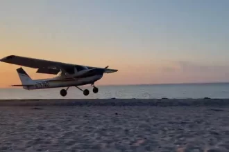 empresa-de-aviao-que-caiu-em-copacabana-sera-autuada-por-publicidade-irregular,-diz-prefeitura