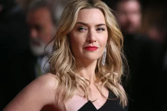 kate-winslet-diz-que-suas-primeiras-experiencias-intimas-foram-com-garotas