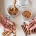 o-ritual-de-prosperidade-que-invadiu-o-tiktok:-soprar-canela-no-dia-1