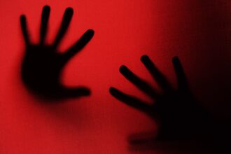 mais-de-71-mil-mulheres-foram-vitimas-de-violencia-no-rj-em-2025