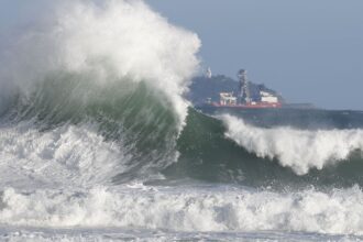 marinha-emite-alerta-de-ressaca-para-o-litoral-do-rio-no-reveillon