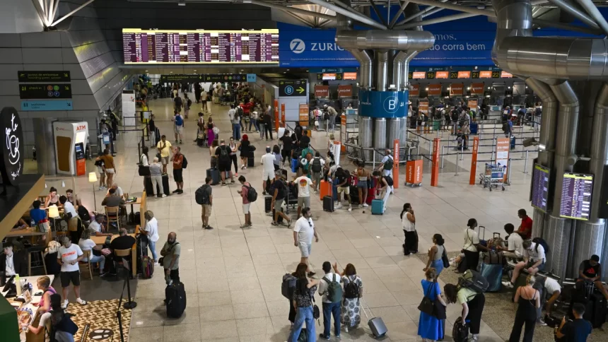 apos-atrasos-e-filas-de-7-horas,-portugal-muda-verificacao-de-passaportes