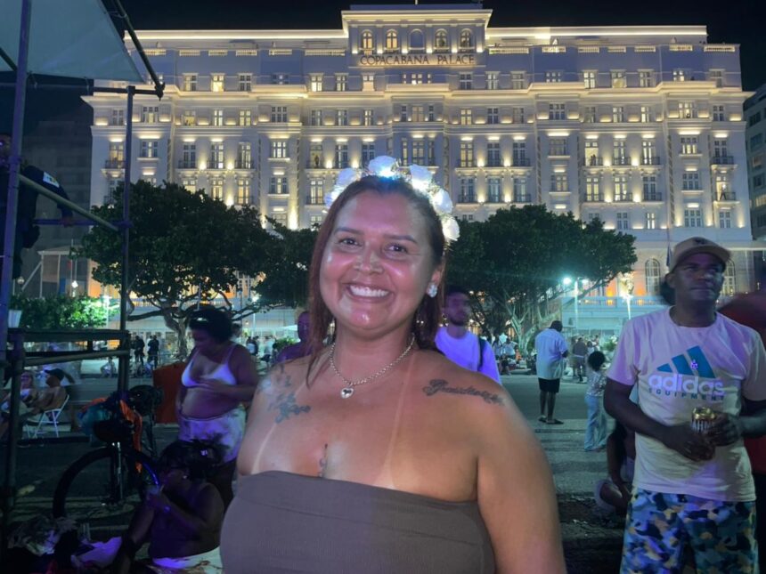 arcos-luminosos-sao-a-sensacao-do-look-de-reveillon-2026-em-copacabana