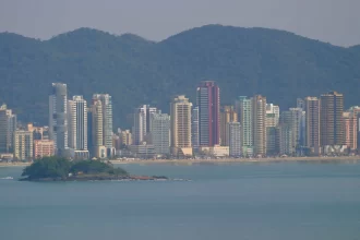 chuvas-alagam-balneario-camboriu;-defesa-civil-de-sc-emite-alerta