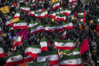 regime-iraniano-promete-resposta-firme-contra-protestos-no-pais