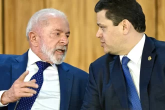 alcolumbre-alterna-entre-atritos-e-alianca-com-lula-apos-volta-ao-comando-do-senado