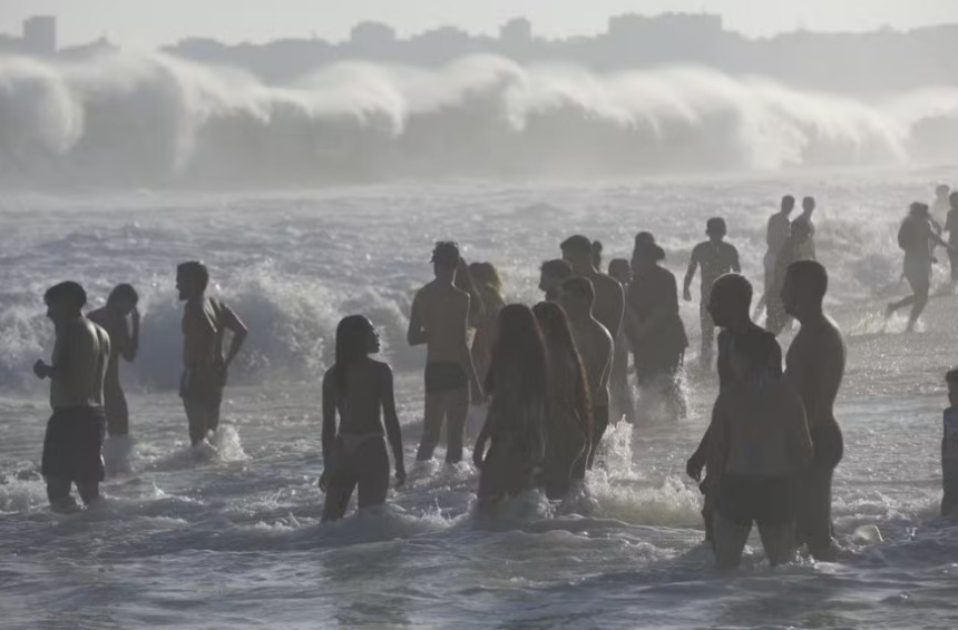 alerta-de-ressaca:-ondas-podem-chegar-a-3-metros-de-altura-no-litoral-do-rio-neste-domingo