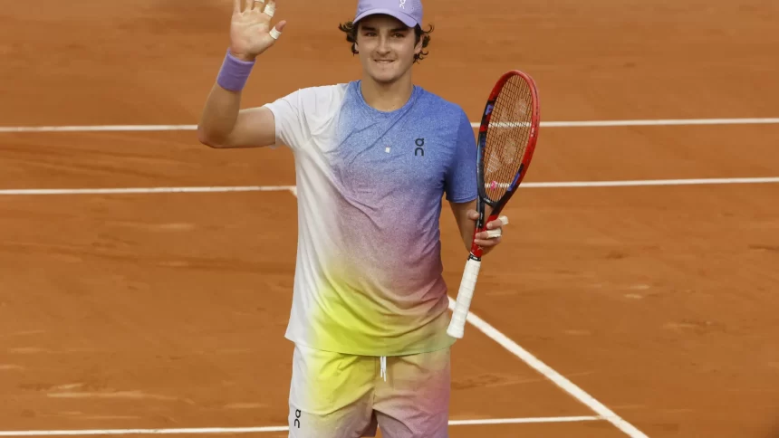 joao-fonseca-desiste-de-brisbane-por-lesao-nas-costas-e-adia-estreia-em-26