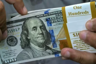 dolar-no-fim-de-2026-segue-em-r$-5,50,-projeta-focus