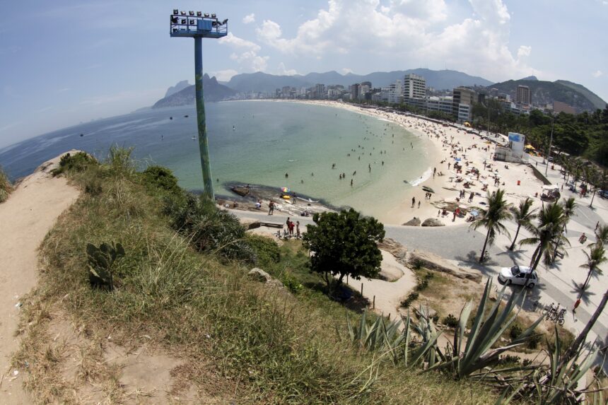 prefeitura-do-rio-barra-pegacao-noturna-e-restringe-acesso-ao-arpoador-apos-as-21h