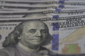 dolar-cai-para-r$-5,40-apos-invasao-a-venezuela