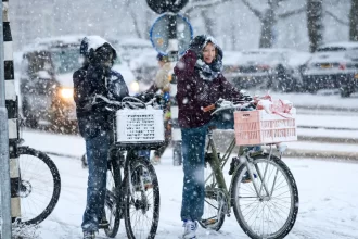 neve-cobre-a-europa-e-transforma-cidades-em-cenarios-de-cartao-postal