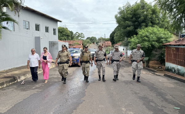 pmto-entrega-cestas-basicas-a-familias-carentes-em-acao-solidaria-de-fim-de-ano