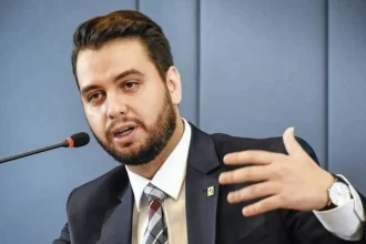 defesa-de-filipe-martins-pede-ao-stf-revogacao-de-prisao-e-nega-uso-do-linkedin