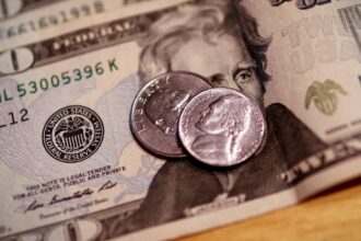 dolar-cai-para-r$-5,37-com-reducao-de-preocupacoes-com-venezuela