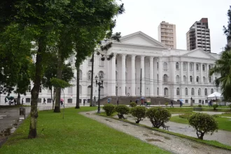 ufpr-oferece-mais-de-800-vagas-para-ingresso-com-nota-do-enem