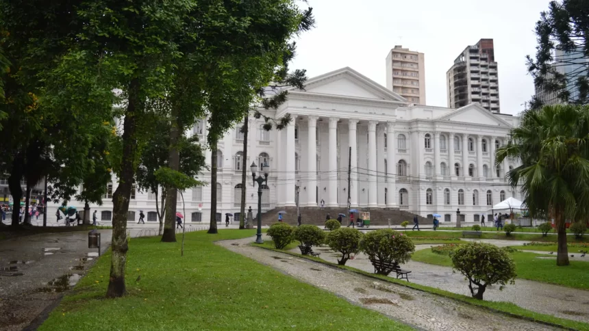 ufpr-oferece-mais-de-800-vagas-para-ingresso-com-nota-do-enem