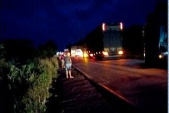 mulher-morre-apos-acidente-entre-moto-e-caminhonete-na-br-153