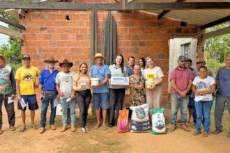 em-porto-nacional,-governo-do-tocantins-beneficia-familias-de-agricultores-com-sementes-do-programa-mesa-farta