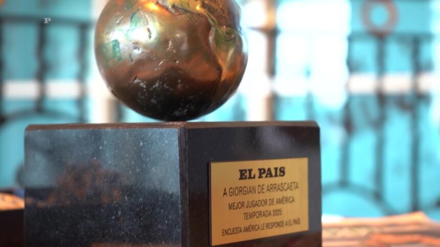 arrascaeta-recebe-o-premio-de-rei-da-america-do-jornal-el-pais