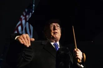 trump-diz-que-ira-pediu-negociacao-apos-ameacas-e-admite-acao-militar