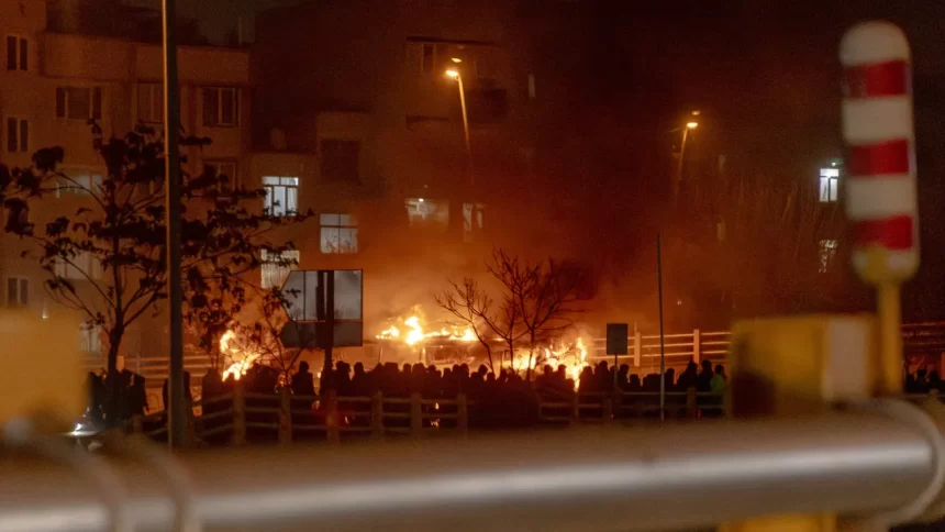 ira-acusa-trump-de-estimular-violencia-e-diz-estar-pronto-para-a-guerra