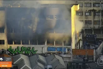 incendio-em-predio-na-vila-prudente-deixa-dois-mortos,-entre-eles,-um-bebe