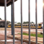 sem-salarios,-motoristas-de-onibus-paralisam-servico-e-populacao-fica-sem-transporte-coletivo-em-araguaina