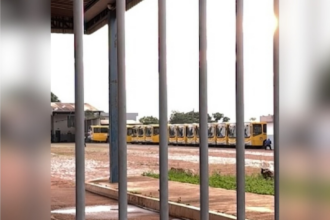 sem-salarios,-motoristas-de-onibus-paralisam-servico-e-populacao-fica-sem-transporte-coletivo-em-araguaina