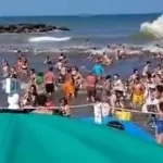 onda-gigante-mata-um-e-deixa-35-feridos-em-praia-da-argentina;-veja