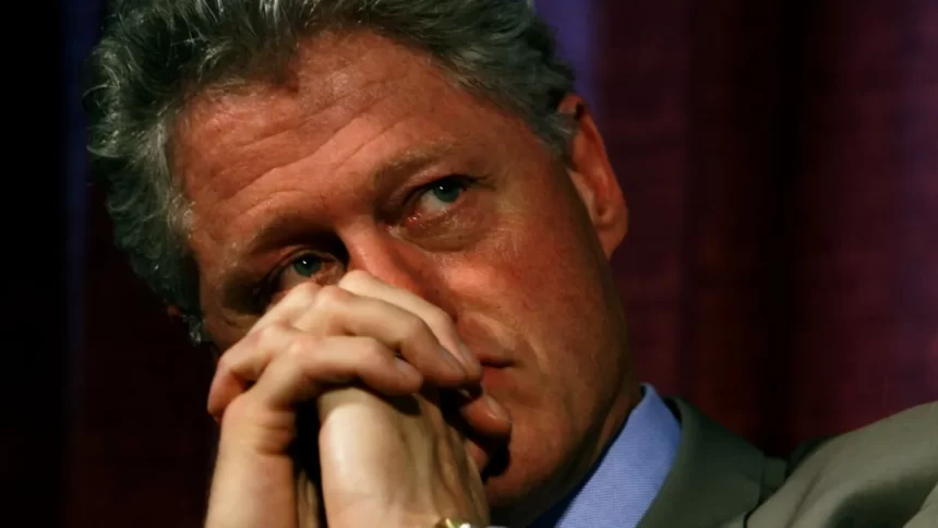 clinton-nao-comparece-a-audiencia-do-caso-epstein-no-congresso-e-pode-ser-acusado-de-desacato