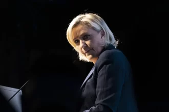 justica-da-franca-comeca-a-julgar-recurso-de-le-pen-para-disputar-presidencia-em-2027