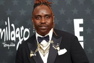 brian-tyree-henry-homenageia-wagner-moura-apos-vitoria-no-globo-de-ouro