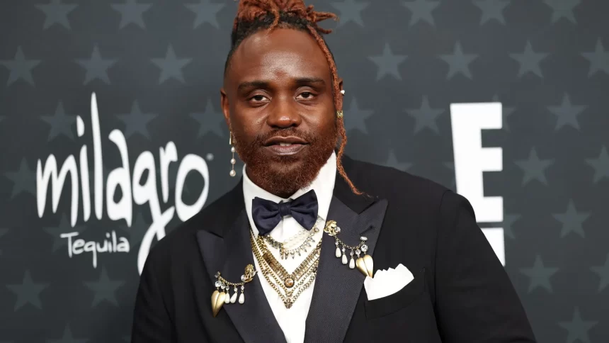 brian-tyree-henry-homenageia-wagner-moura-apos-vitoria-no-globo-de-ouro