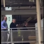 trump-insulta-operario-que-o-chamou-“protetor-de-pedofilo”;-veja