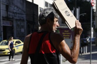 defensorias-acionam-justica-por-medidas-para-enfrentar-calor-no-rio