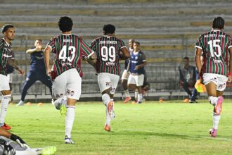 com-belo-gol-de-john-kennedy,-garotada-do-fluminense-vence-o-madureira-na-estreia-no-carioca