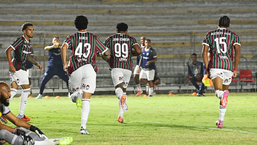com-belo-gol-de-john-kennedy,-garotada-do-fluminense-vence-o-madureira-na-estreia-no-carioca